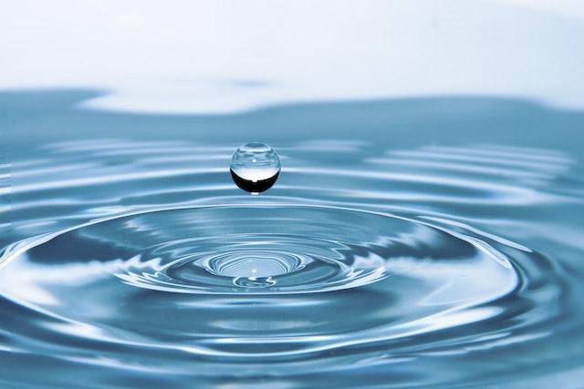 INSTILLING OINTMENTS & EYE DROPS
